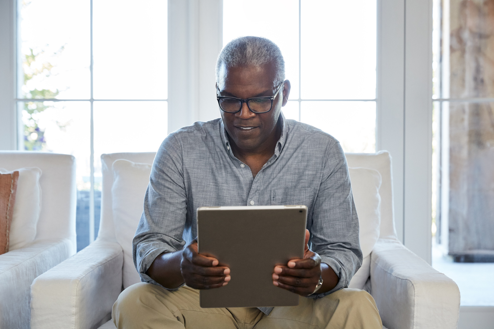 Man using tablet