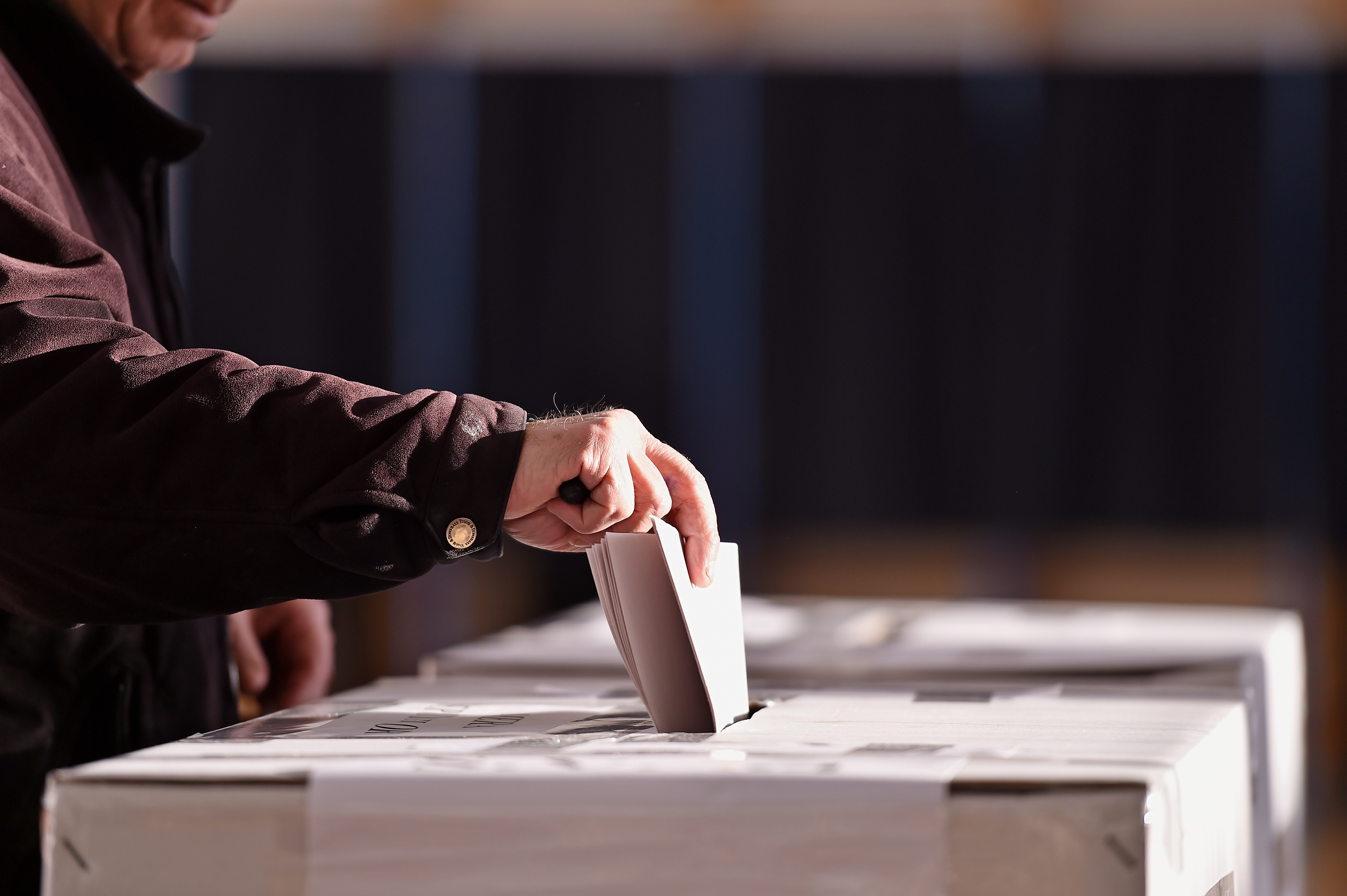 Man voting